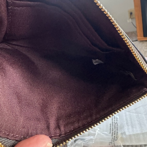 Coach Zip Around Wristlet NWT - Picture 9 of 10